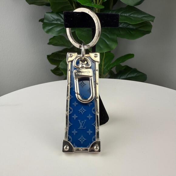 💎✨Authentic Louis Vuitton Porte Cles Malprism Keyring - Picture 1 of 3